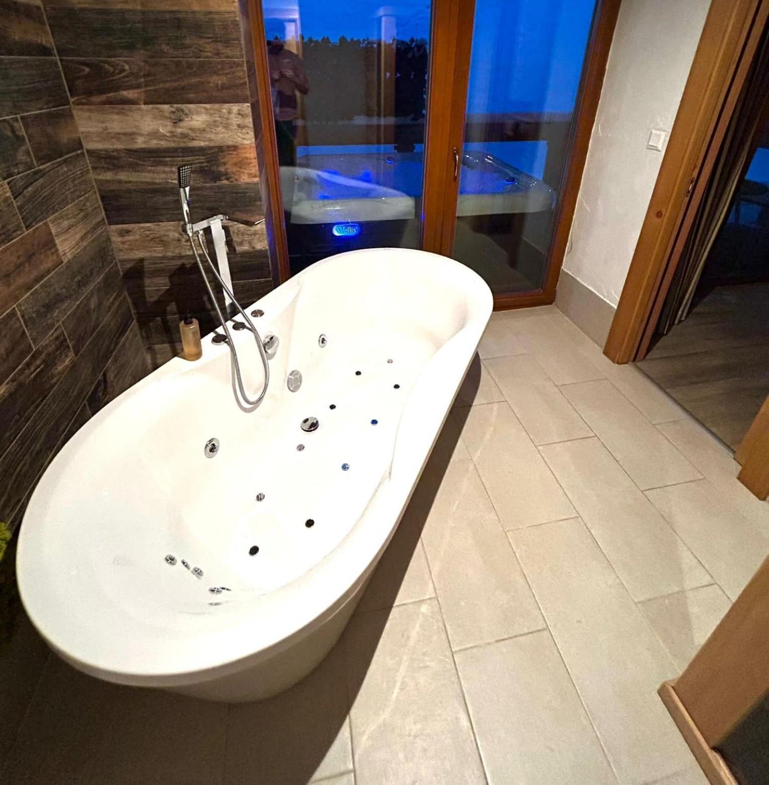 Chalet Jasna Wellness Apartment Maxim Jacuzzi & Sauna デマノブスカ・ドリーナ エクステリア 写真