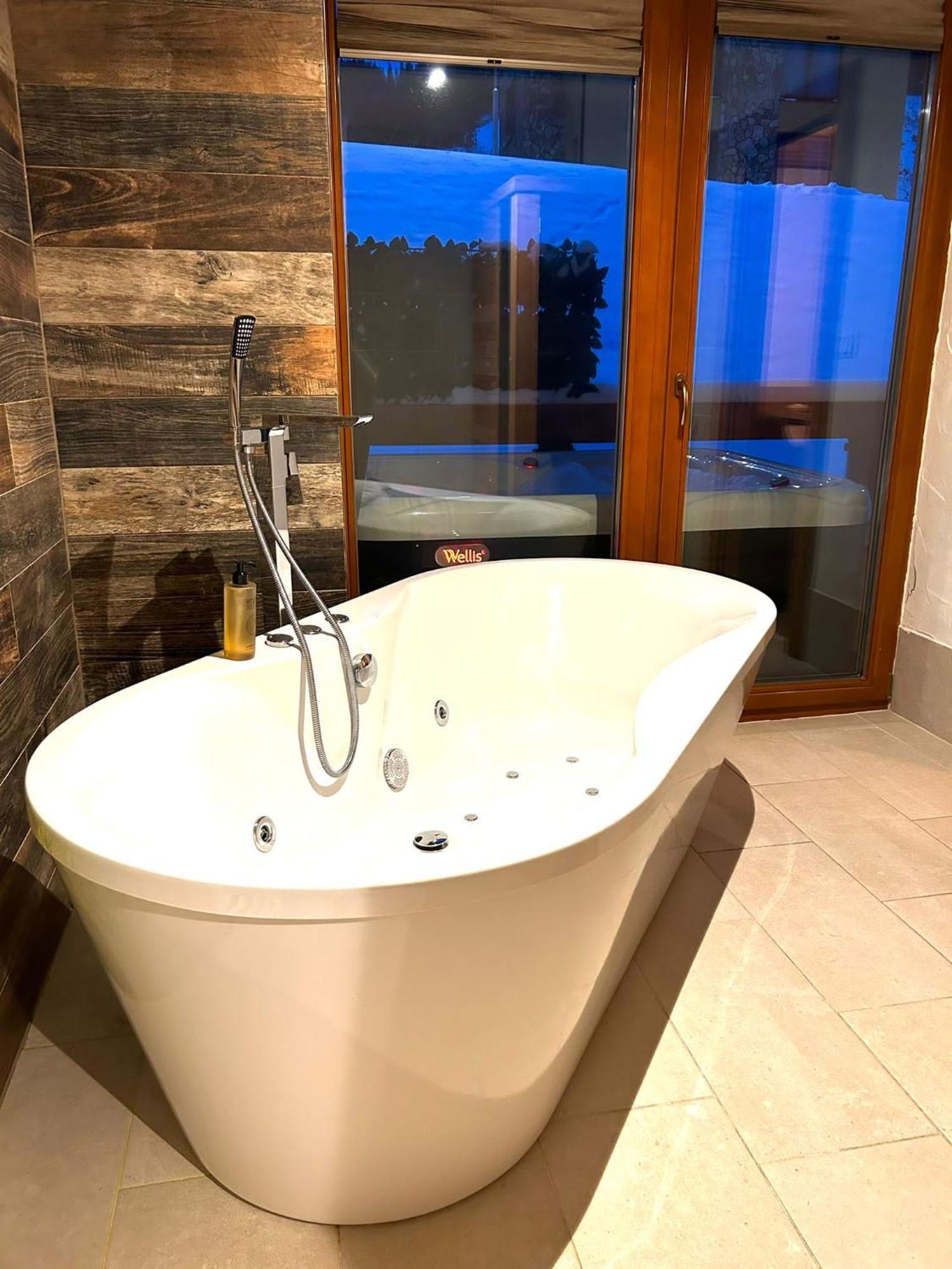 Chalet Jasna Wellness Apartment Maxim Jacuzzi & Sauna デマノブスカ・ドリーナ エクステリア 写真